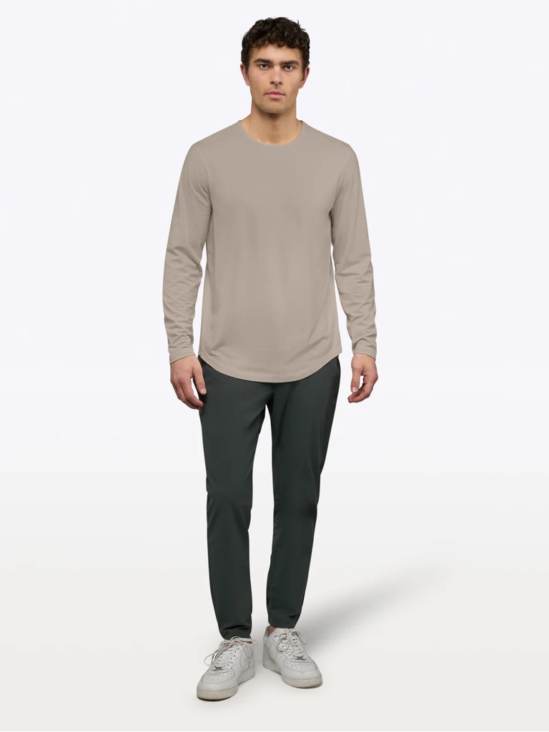 Cuts Clothing Men's Long Sleeve Curve Hem Crew Neck Signature Fit T-Shirt Tan L